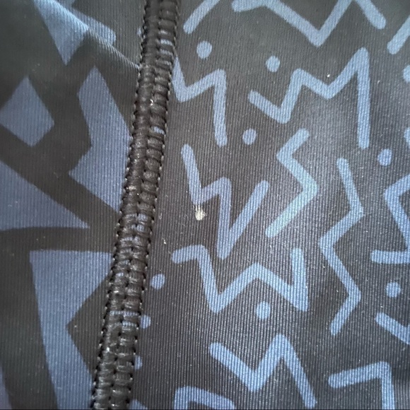 Lululemon Seawheeze 2015 Speed Tight Half Navy Half Black w/Squiggles Size 6 - Picture 8 of 10